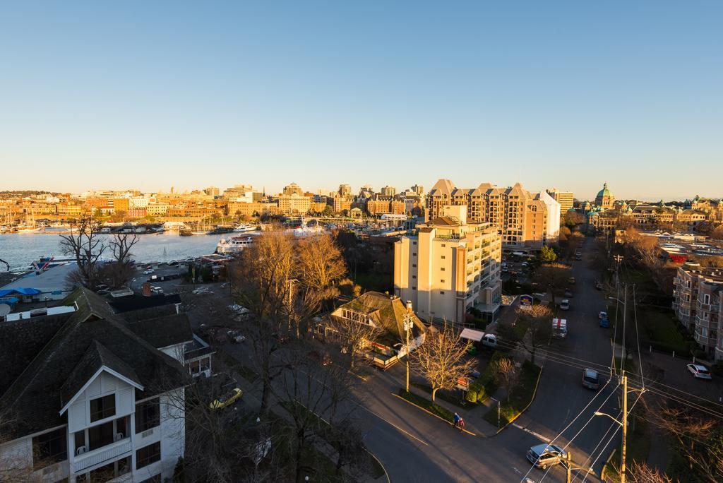Harbour Towers Hotel & Suites Victoria Exterior foto